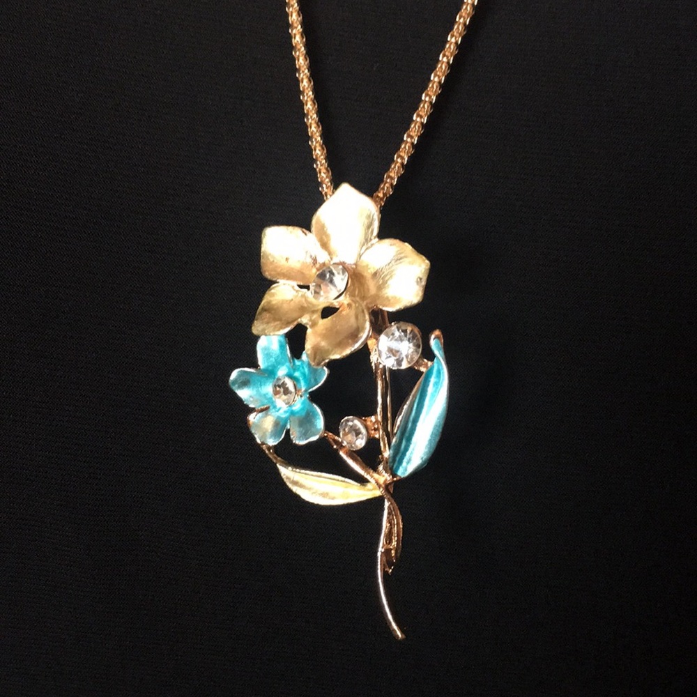 Double Flower Brooch/ Pendant Necklace - Picture 2 of 12